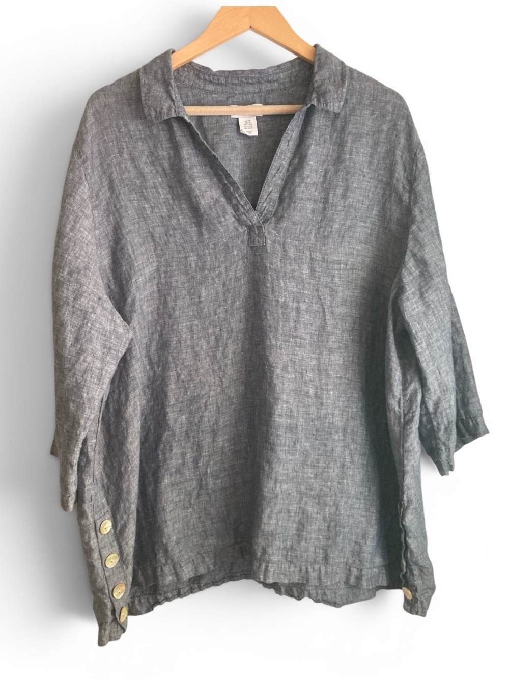 Women’s plus size 2X Antibes blanc Linen V-Neck Button accent blue